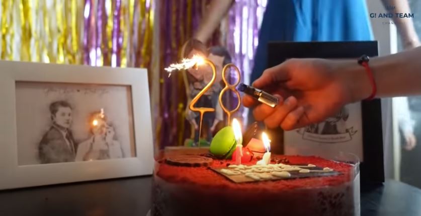 9 Potret ulang tahun Rendi Jhon, dapat kejutan dari Glenca Chysara