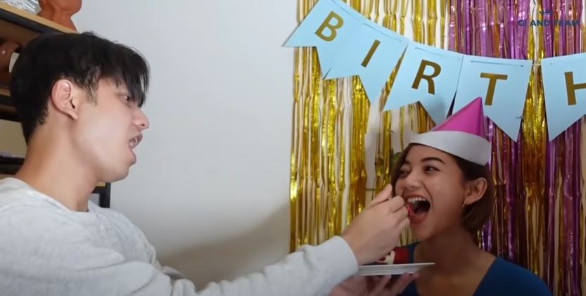 9 Potret ulang tahun Rendi Jhon, dapat kejutan dari Glenca Chysara