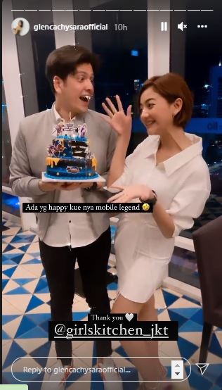 9 Potret ulang tahun Rendi Jhon, dapat kejutan dari Glenca Chysara