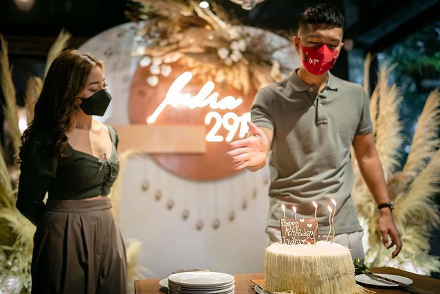 Potret kue ulang tahun 9 suami pesinetron, dihias jadi antimainstream