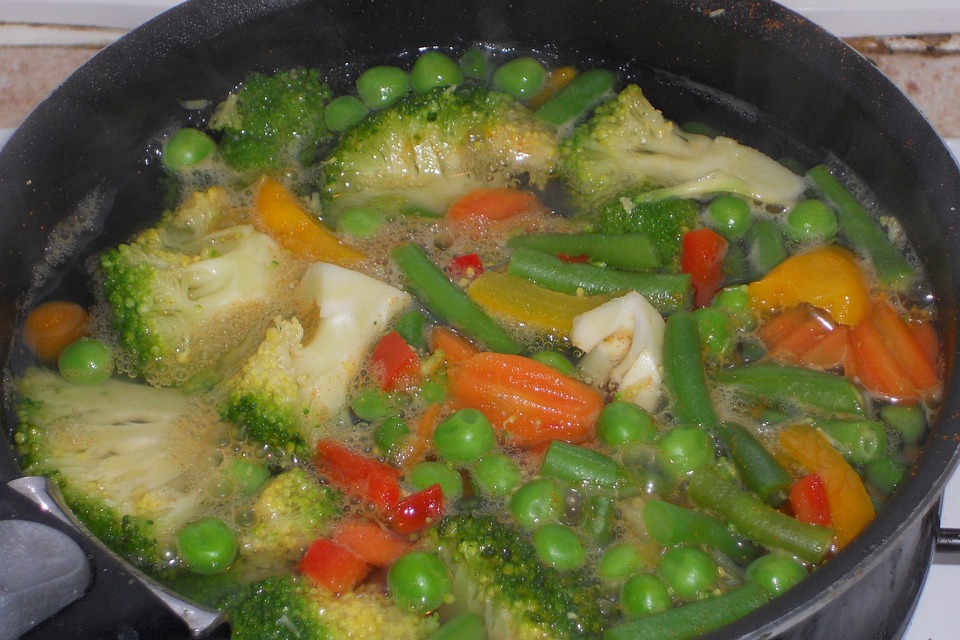 Rutin konsumsi 9 makanan ini dapat mengatasi radang tenggorokan