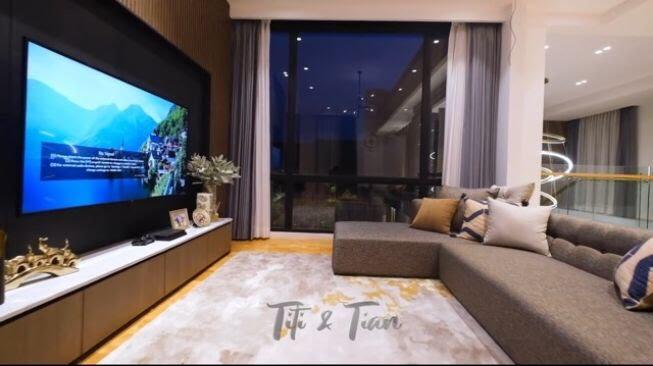 9 Penampakan rumah baru Titi Kamal, dihiasi tanaman vertikal