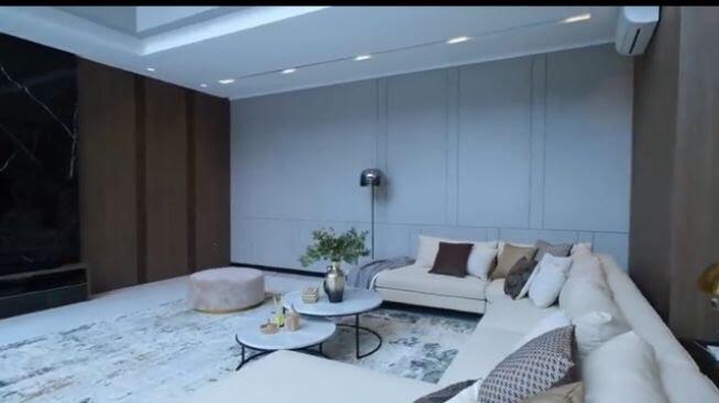 9 Penampakan rumah baru Titi Kamal, dihiasi tanaman vertikal