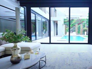 9 Penampakan rumah baru Titi Kamal, dihiasi tanaman vertikal