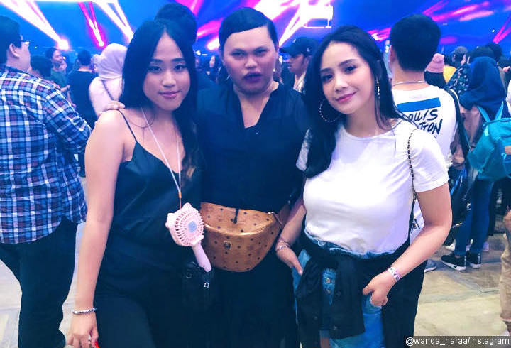 Momen seru 11 seleb nonton konser K-Pop, Ayu Ting Ting terbang ke LA