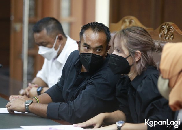 Tampil dengan rambut pendek, 7 potret baru Nia Ramadhani jalani sidang