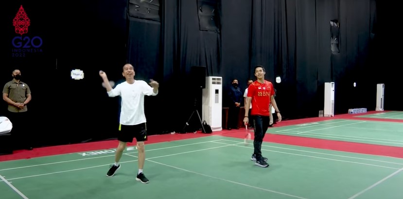 Jonatan Christie tegang dan deg-degan duet badminton bareng Jokowi
