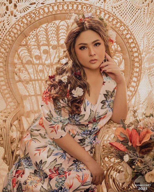 11 Pemotretan terbaru Audy Item usai diet, bergaya ala wanita Latin