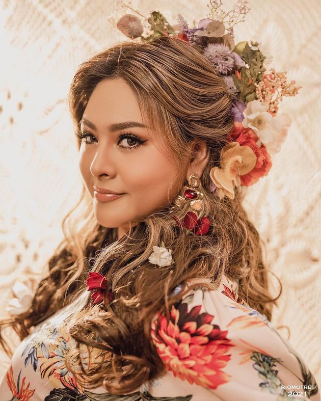 11 Pemotretan terbaru Audy Item usai diet, bergaya ala wanita Latin