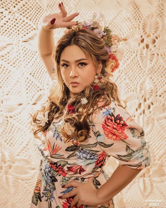 11 Pemotretan terbaru Audy Item usai diet, bergaya ala wanita Latin