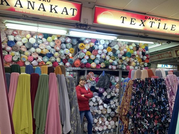 11 Potret toko kain ayah Bibi Ardiansyah di Tanah Abang