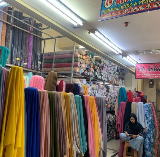 11 Potret toko kain ayah Bibi Ardiansyah di Tanah Abang