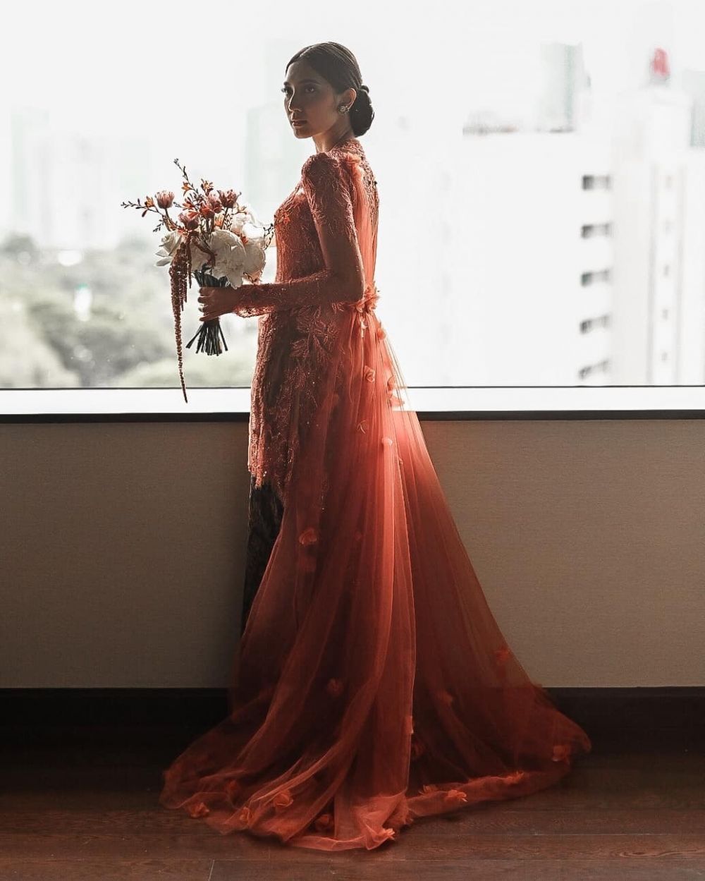 9 Detail busana Vidi Aldiano dan Sheila Dara saat lamaran, penuh makna