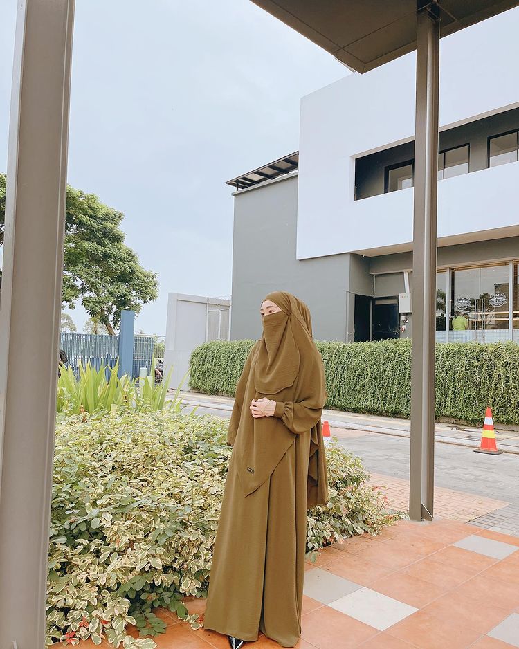 Ubah penampilan, ini 11 foto terbaru Larissa Chou eks istri Alvin Faiz