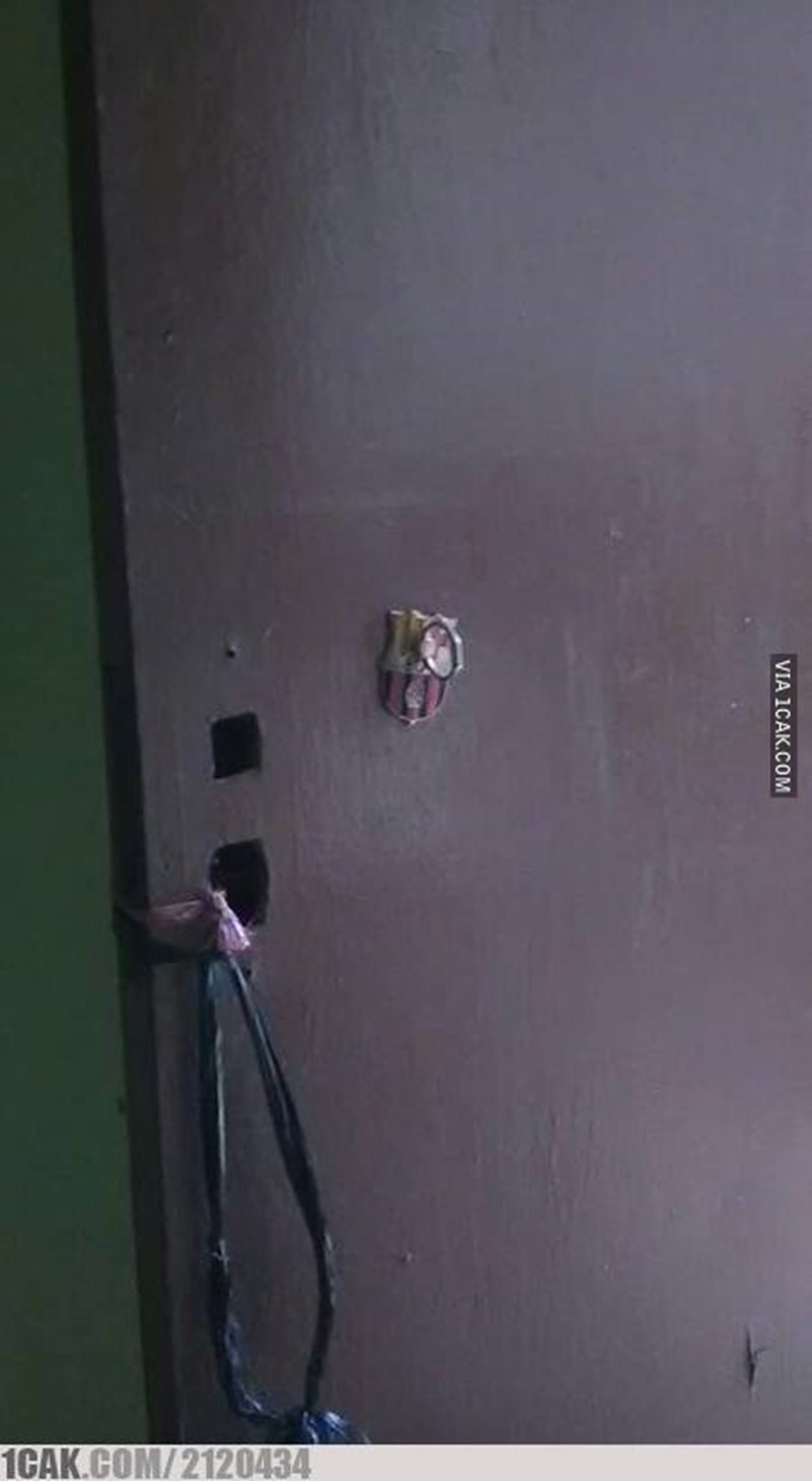 9 Potret nyeleneh lifehack gagang pintu ini bentuknya absurd abis