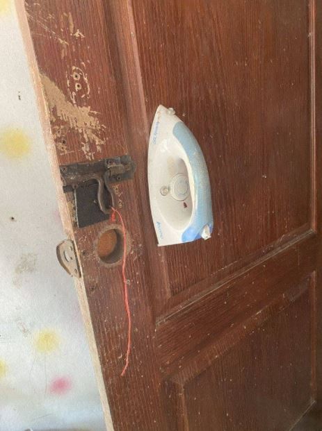 9 Potret nyeleneh lifehack gagang pintu ini bentuknya absurd abis