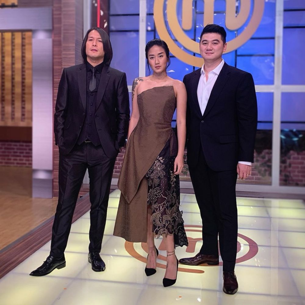 11 Potret Chef Renatta tampil feminin, bikin kagum saat kenakan kebaya