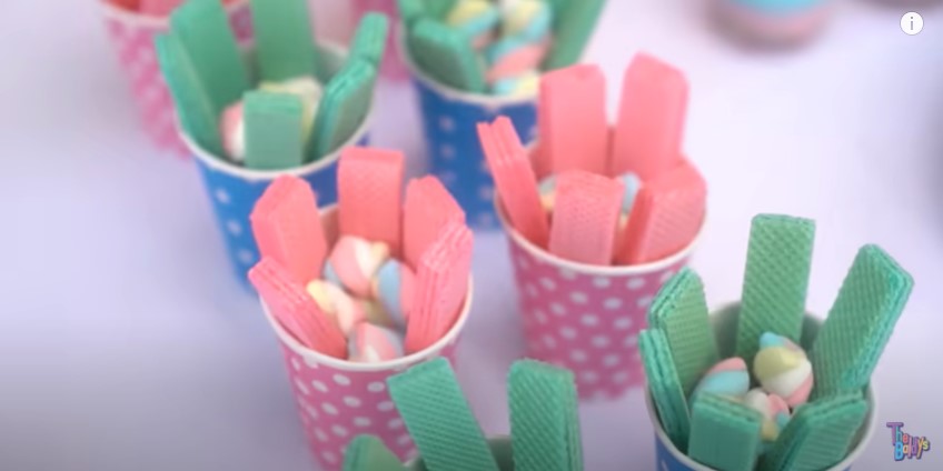 Potret kue gender reveal party 10 seleb, simpel hingga mewah