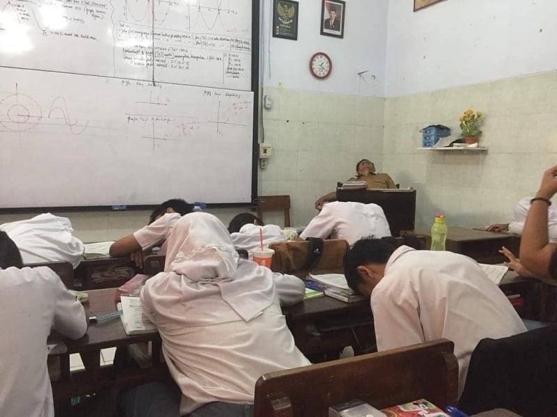 11 Momen lucu guru ngasih pelajaran ini malah bikin tepuk jidat