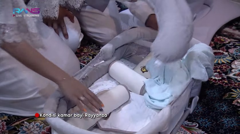 9 Potret isi kamar baby Rayyanza Malik Ahmad, penuh barang branded