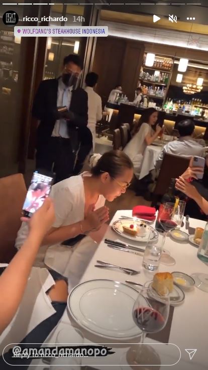 Dapat banyak kejutan, intip 9 Potret kue ultah Amanda Manopo ke-22