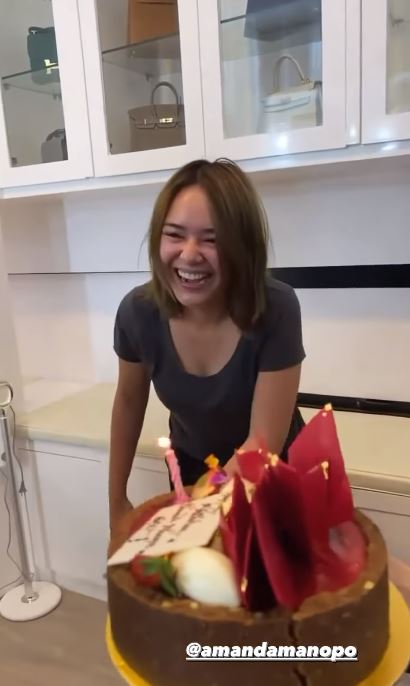 Dapat banyak kejutan, intip 9 Potret kue ultah Amanda Manopo ke-22