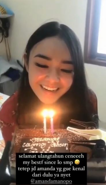 Dapat banyak kejutan, intip 9 Potret kue ultah Amanda Manopo ke-22