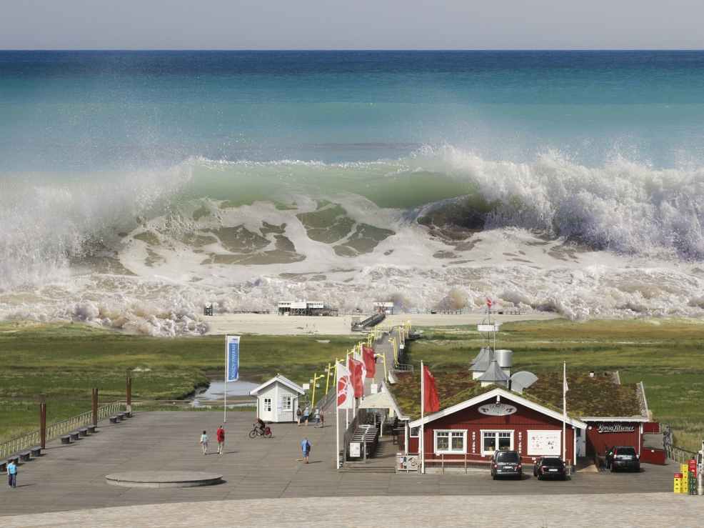 21 Arti mimpi diterjang tsunami, bisa jadi isyarat baik