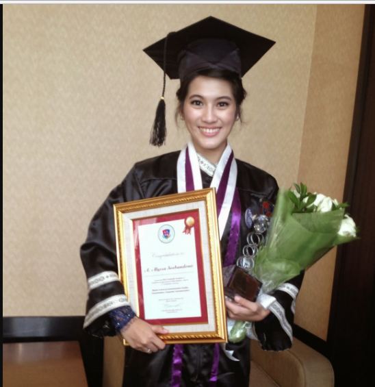 Selain Prilly Latuconsina, 6 pesinetron ini raih predikat cumlaude