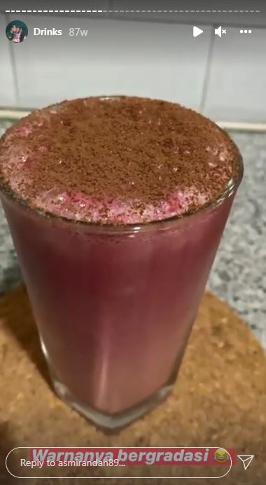 Inspirasi 8 minuman kekinian buatan penyanyi ini menyegarkan