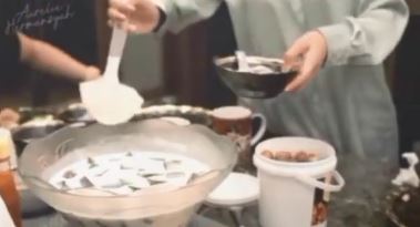 Inspirasi 8 minuman kekinian buatan penyanyi ini menyegarkan