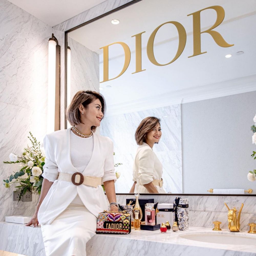 Gaya 9 seleb hadiri Dior Christmas Soiree, Yuki Kato bak supermodel