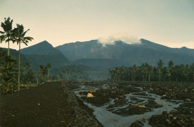 Sejarah erupsi 7 gunung berapi di Indonesia, telan puluhan ribu korban