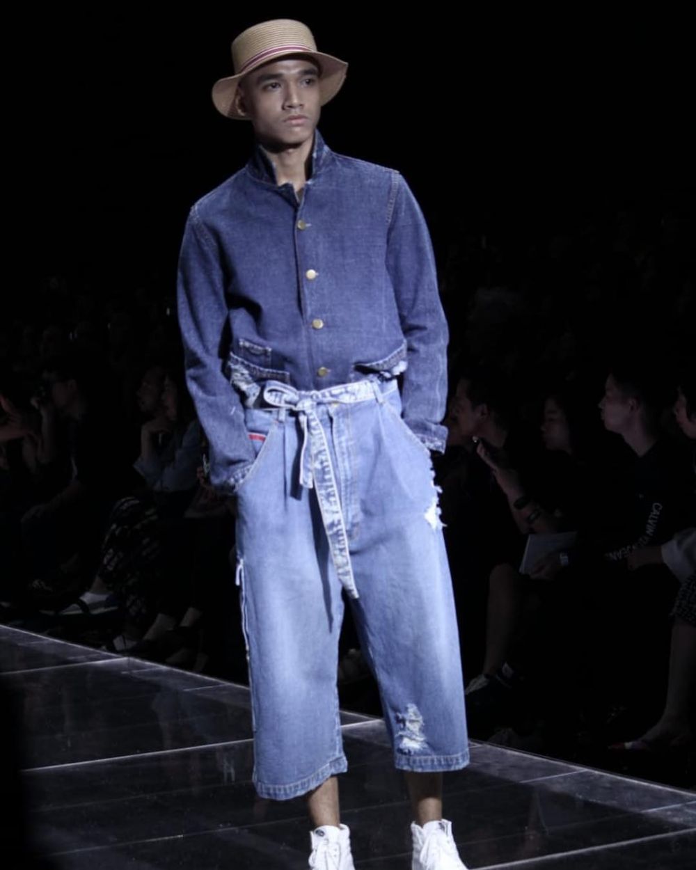 11 Gaya Fadly Faisal adik Bibi Ardiansyah di atas catwalk, stylish