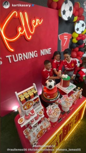 11 Momen Krisdayanti rayakan ultah ke-9 Kellen, bertema Man United