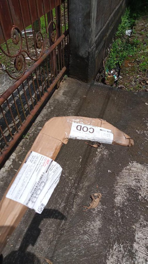 11 Potret lucu cara bungkus paket ini bikin heran sama bentuknya