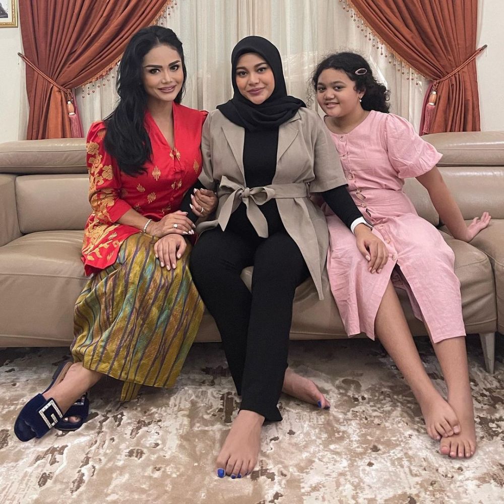 13 Momen Krisdayanti dampingi Aurel selama hamil, temani cek kandungan