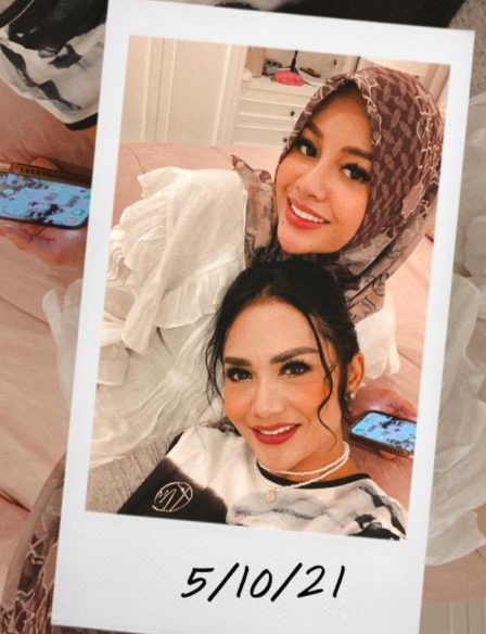 13 Momen Krisdayanti dampingi Aurel selama hamil, temani cek kandungan