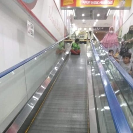 11 Momen lucu driver ojek online istirahat pas kerja, polahnya ada aja