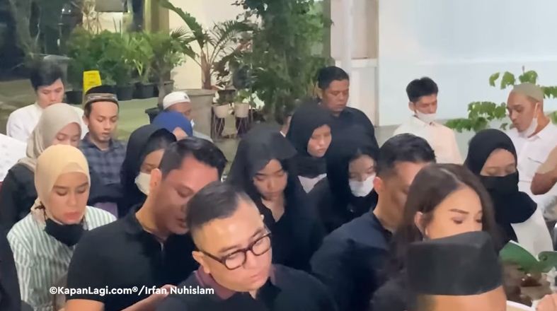 11 Momen tahlilan 40 hari Vanessa & Bibi, digelar di 2 tempat terpisah