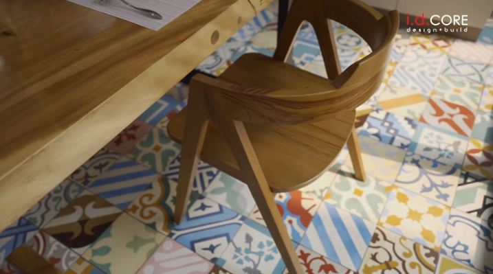 9 Potret ruang makan Lesty dan Billar usai renovasi, view kolam renang