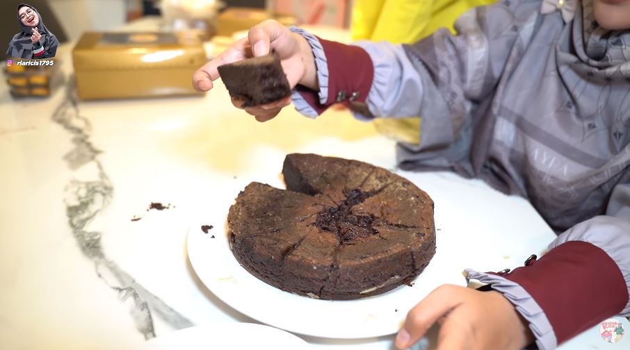 10 Kreasi makanan manis buatan Ria Ricis, mudah dan simpel