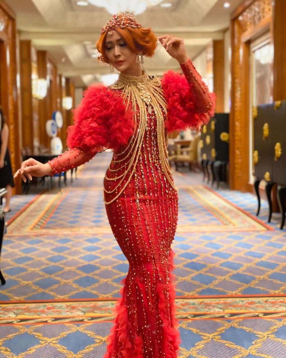 11 Mix and match Inul Daratista saat kondangan, gaunnya selalu cetar