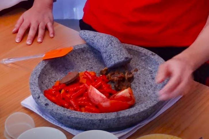 9 Langkah Iis Dahlia bikin sambal terasi, sedap dan nggak susah diulek