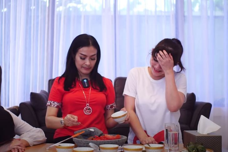 9 Langkah Iis Dahlia bikin sambal terasi, sedap dan nggak susah diulek