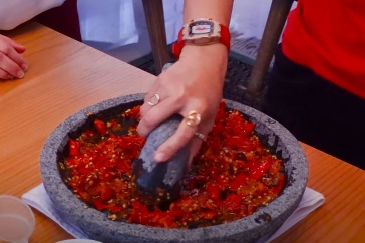 9 Langkah Iis Dahlia bikin sambal terasi, sedap dan nggak susah diulek