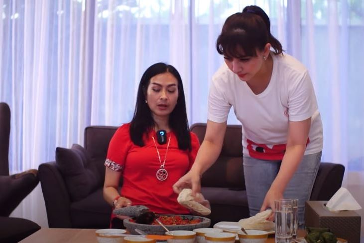 9 Langkah Iis Dahlia bikin sambal terasi, sedap dan nggak susah diulek