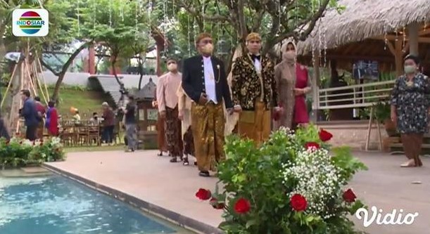 9 Momen pernikahan Ifan Govinda usung adat Jawa, maharnya Rp12.122.021