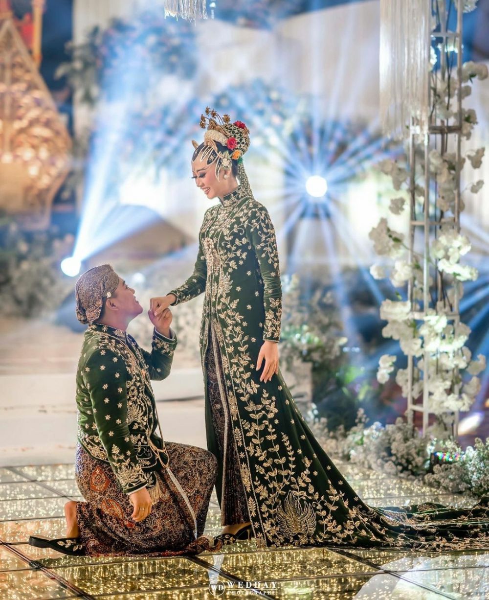 Potret busana nikah 11 pedangdut, Danang DA terinspirasi Rama-Shinta