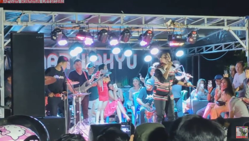 Momen 7 penyanyi manggung di acara hajatan kampung, panen pujian